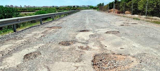 El PP reivindica al gobierno municipal de PSOE, Compromís y Podemos un plan de asfaltado de caminos en la zona, iluminación y limpieza para acabar con el abandono y el ninguneo a los residentes.