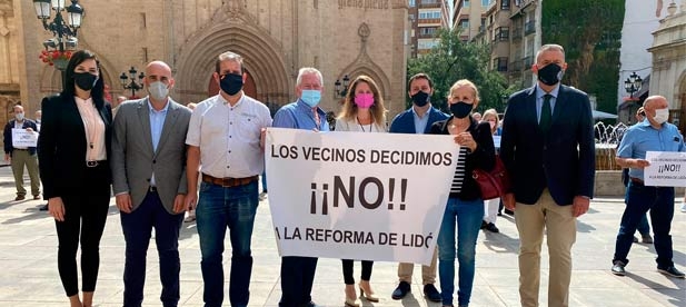 El PP apoya a los vecinos de la Avda. del Lidón en su protesta.