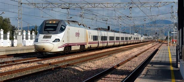 Los populares presentan una moción al pleno para exigir que se recupere la alta velocidad a la provincia que ha eliminado el Gobierno de Sánchez, así como los trenes cercanías