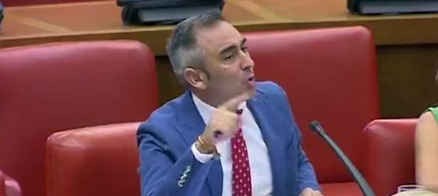 Barrachina: "El PSOE bloquea por dos veces la A7, primero por no cumplir el gobierno de Zapatero con su palabra de construir el tramo hasta el norte de la provincia y ahora por no avanzar en la tramitación que lleva quince meses en punto muerto"