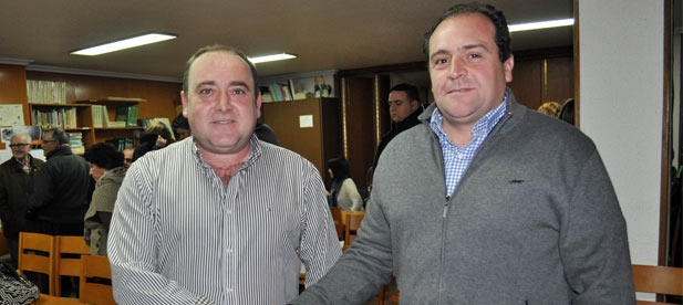 Pallarés recibe la felicitación del secretario general del PP de Sant Joan de Moró, Julián Torner. Pallarés recibe la felicitación del secretario general del PP de Sant Joan de Moró, Julián Torner.