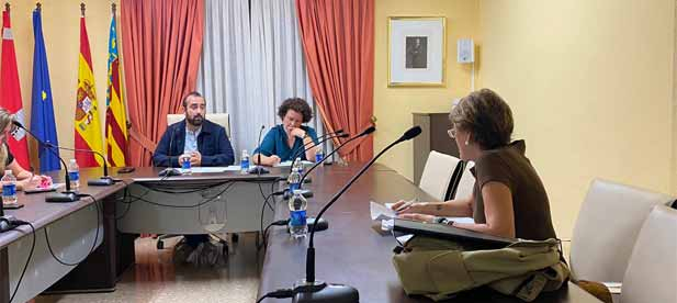 La sesión se celebra sin cumplir la ley, sin dar opción al PP para estudiar el expediente y sin capacidad para poder asistir a la sesión. Anuncian un recurso ante el Consell de Transparencia La sesión se celebra sin cumplir la ley, sin dar opción al PP para estudiar el expediente y sin capacidad para poder asistir a la sesión. Anuncian un recurso ante el Consell de Transparencia