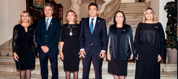 El presidente de la Generalitat, Carlos Mazón, ha presidido la comitiva junto a la alcaldesa Begoña Carrasco
