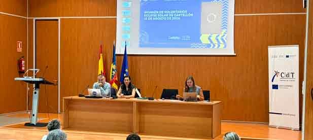 El gestor cultural del Planetario de Castellón, Germán Perís, ha impartido una sesión específica sobre el fenómeno astronómico, las medidas de seguridad para su observación y las principales recomendaciones de salud El gestor cultural del Planetario de Castellón, Germán Perís, ha impartido una sesión específica sobre el fenómeno astronómico, las medidas de seguridad para su observación y las principales recomendaciones de salud