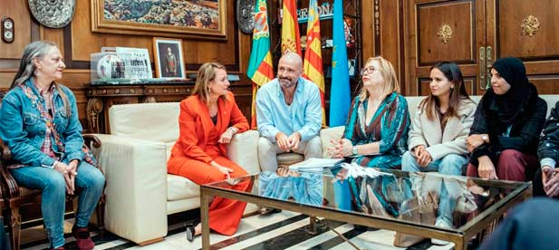 Begoña Carrasco y Jaime de los Santos durante su visita a los recursos municipales de atención a mujeres víctimas de violencia de género en Castellón. Begoña Carrasco y Jaime de los Santos durante su visita a los recursos municipales de atención a mujeres víctimas de violencia de género en Castellón.