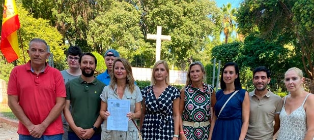 Carrasco lamenta la persecución de PSOE, Compromís y Podemos hasta eliminar la Cruz del Ribalta, como símbolo de homenaje a todas las víctimas de la violencia.