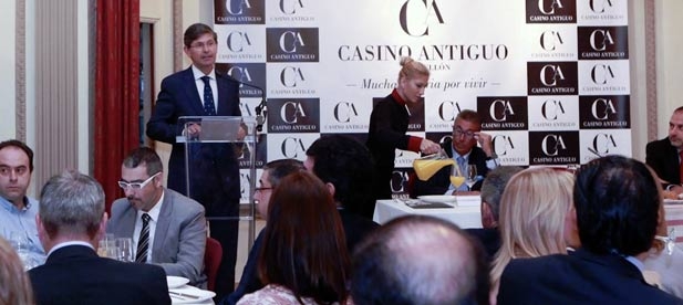 Bataller ha protagonizado la última de las conferencias del Real Casino de Castellón ante más de 150 representantes de los ámbitos social, económico, cultural y político de la ciudad.