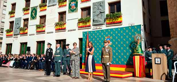 Begoña Carrasco ha resaltado que "formamos parte de un país extraordinario como es España. Y el día de hoy deber servir para mostrar ese orgullo de ser y sentirnos españoles" Begoña Carrasco ha resaltado que "formamos parte de un país extraordinario como es España. Y el día de hoy deber servir para mostrar ese orgullo de ser y sentirnos españoles"
