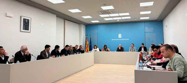 “Hay que seguir invirtiendo para mejorar los centros educativos, pensando en los docentes y también en los alumnos y sus familias. Seguimos trabajando para dar soluciones a la herencia envenenada que otros nos dejaron”, declara el regidor del PP “Hay que seguir invirtiendo para mejorar los centros educativos, pensando en los docentes y también en los alumnos y sus familias. Seguimos trabajando para dar soluciones a la herencia envenenada que otros nos dejaron”, declara el regidor del PP