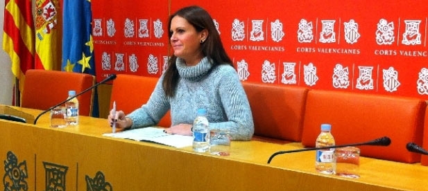 La Portavoz Popular de Educación, Beatriz Gascó, acusa a Marzà  de utilizar la lengua con criterios ideológicos y seguir el modelo catalán