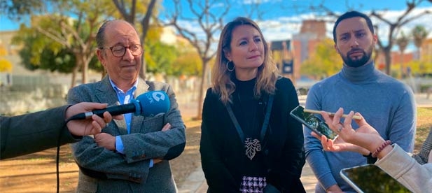 La portavoz del PP en el Ayuntamiento de Castellón, Begoña Carrasco, denuncia la unilateralidad del gobierno que se ha propuesto eliminar a ilustres del callejero para introducir otros nombres sin previo consenso.