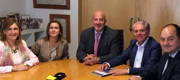 Los candidatos Salomé Pradas y Manuel Altava han mantenido una reunión de trabajo con el Presidente de la Associació de Juristes Valencians Jose Ramon Xirivella
