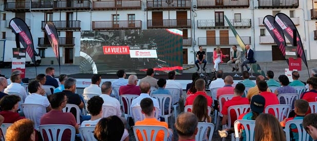 Marta BArrachina, en la presentación de las dos etapas de La Vuelta que tendrán lugar en la provincia los próximos 30 y 31 de agosto.