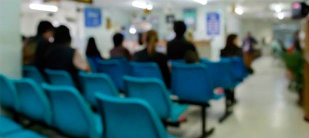 El PSOE dispara la espera de miles de pacientes en los hospitales de la provincia "cuando lo que debería hacer era incrementar la inversión para garantizar recursos y atención"