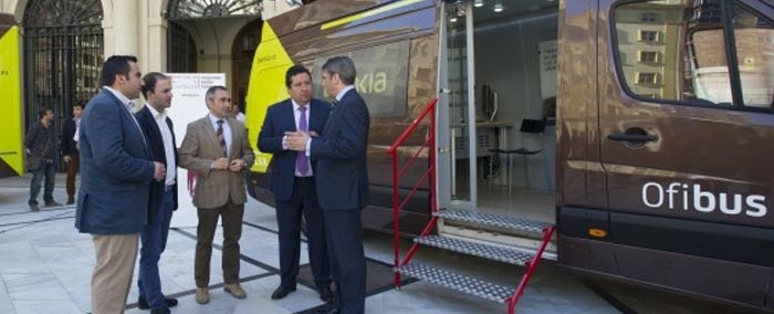 El ofibus de Bankia ofrecerá 20 rutas distintas y va a dar servicio a un total de 31 pueblos, de los que seis corresponden a la zona norte de Valencia.