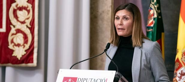 Mª Ángeles Pallarés, portavoz adjunta en la Diputación Provincial, reclama una partida de emergencia para rescatar a familias en riesgo de exclusión.