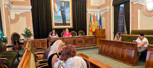 Adsuara: "El incremento de estas ayudas demuestra el compromiso del equipo de gobierno con las asociaciones y entidades que trabajan por la igualdad" Adsuara: "El incremento de estas ayudas demuestra el compromiso del equipo de gobierno con las asociaciones y entidades que trabajan por la igualdad"