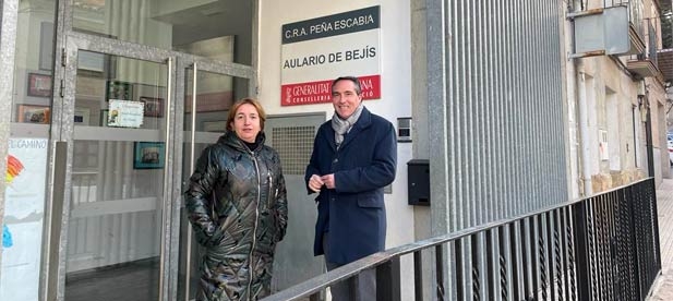 El diputado autonómico del PPCV se ha entrevistado con la presidenta del PP en Bejís, Herminia Palomar, quien le ha detallado las condiciones de un aulario que "el PSOE ha abandonado"
